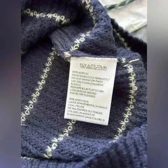 Urban Outfitters women’s cropped sweater size XS - Picture 6 of 6